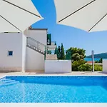 M Apartman