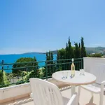 M Apartman